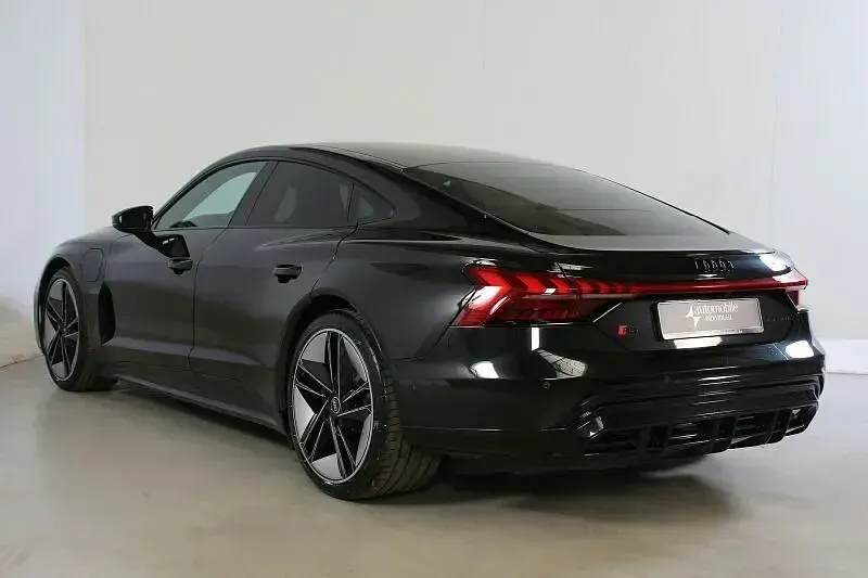 Second-hand Audi e-tron GT quattro Ambiente 439 kW (598 CP) 2022 Negru Berlinǎ