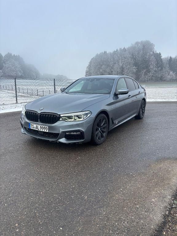 Grau Gebraucht 2018 BMW 540 M Sport Limousine | 22.999 € (Guter Preis) - Bild 1/4