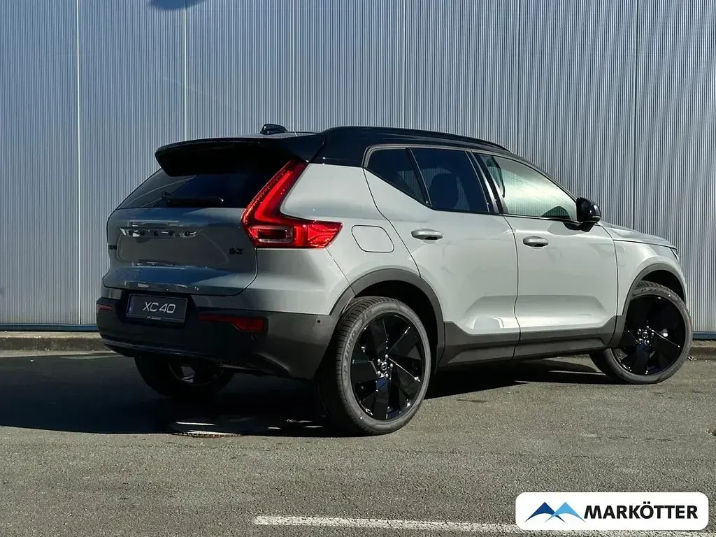 Neu Volvo XC40 Plus 163 PS (119 kW) 2026 Vapour grey / metallic SUV