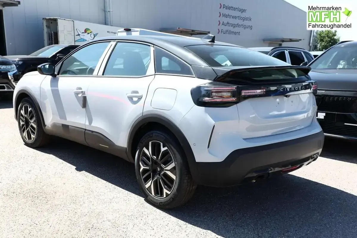 Neu Citroën C4 145 PS (106 kW) 2025 Okenit weiß metallic / ... SUV