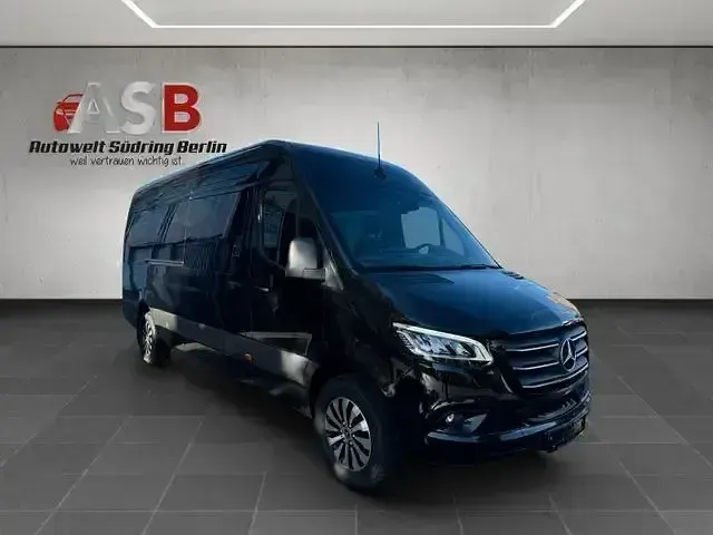 Gebraucht Mercedes Sprinter 190 PS (139 kW) 2024 Obsidianschwarz metallic Van