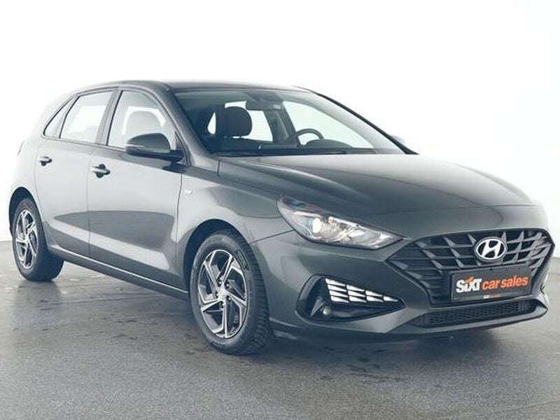 Grau Gebraucht 2023 Hyundai i30 Select Limousine | 14.770 € (Guter Preis) - Bild 1/4