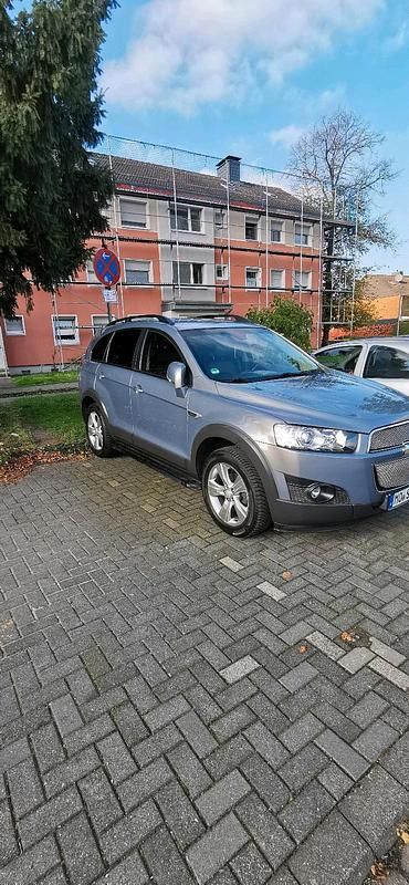 Grau Gebraucht 2012 Chevrolet Captiva SUV | 6.900 € (Fairer Preis) - Bild 1/4