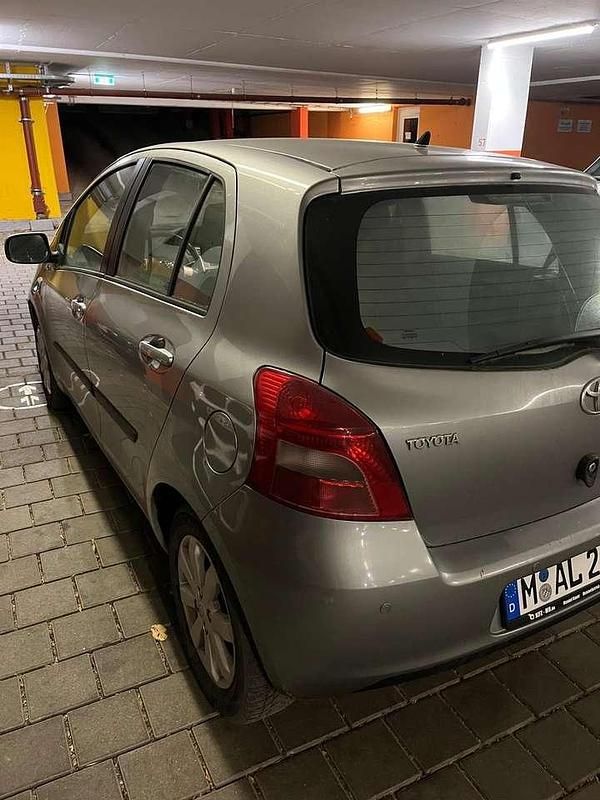 Gebraucht Toyota Yaris 87 PS (63 kW) 2008 Grau Kleinwagen