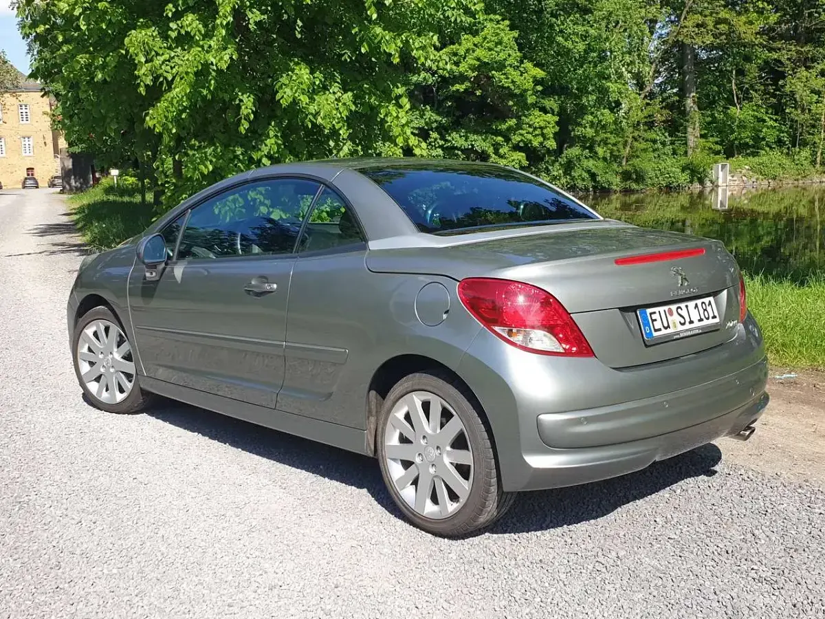 Gebraucht Peugeot 207 CC Allure 120 PS (88 kW) 2014 Grau Cabrio