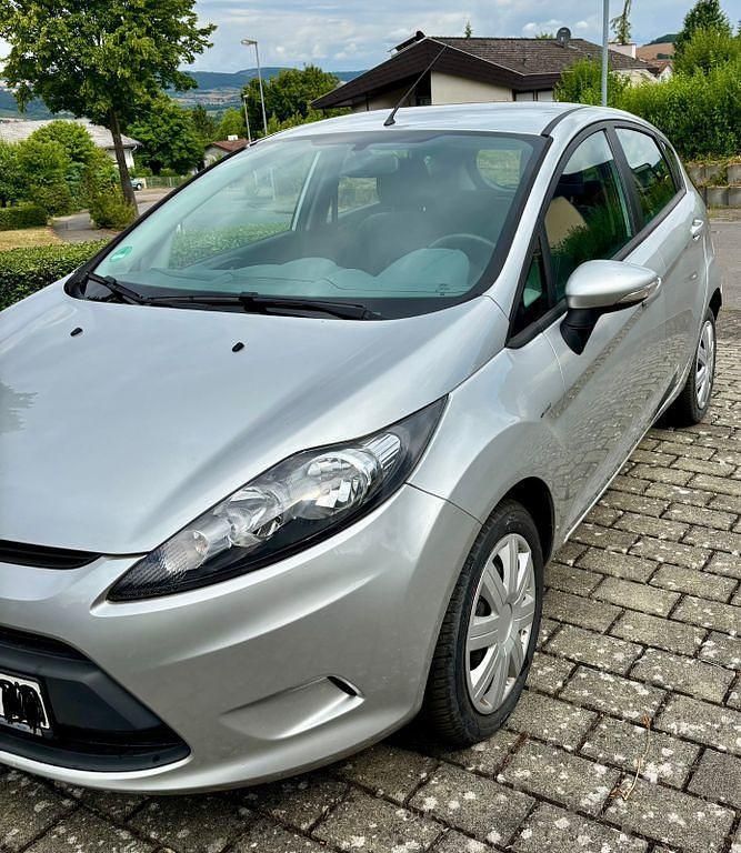 Silber Gebraucht 2009 Ford Fiesta Trend Kleinwagen | 4.090 € (Fairer Preis) - Bild 1/4