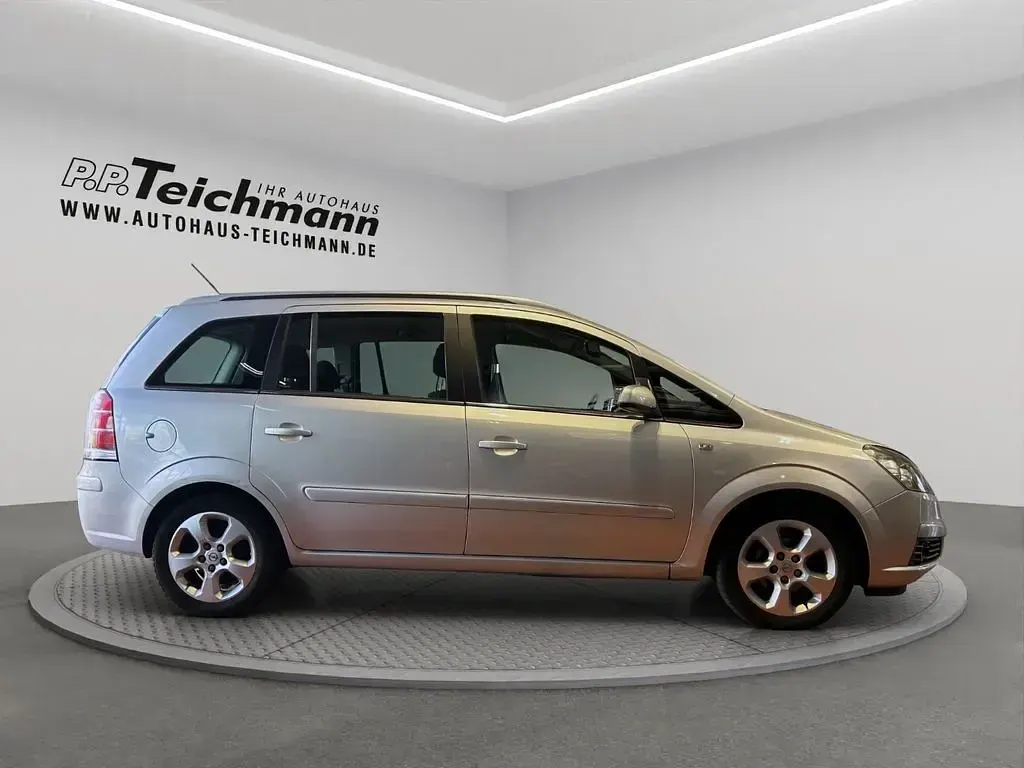 Gebraucht Opel Zafira Basis 105 PS (77 kW) 2006 Starsilber iii m2 Van / Kleinbus