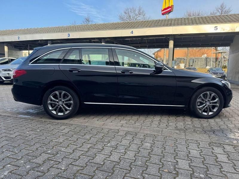 Gebraucht Mercedes C250 204 PS (150 kW) 2016 Schwarz Limousine
