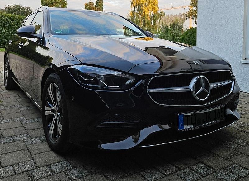 Schwarz Gebraucht 2022 Mercedes C180 Kombi | 30.900 € (Fairer Preis) - Bild 1/4