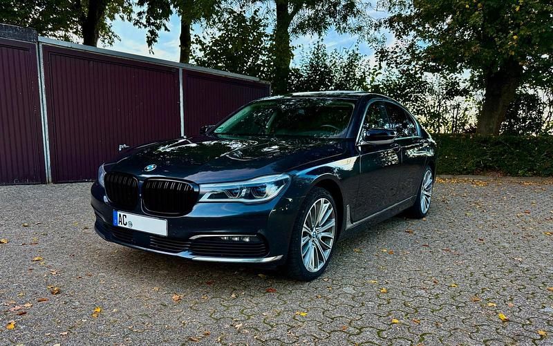 Andere farben Gebraucht 2016 BMW 740 Limousine | 29.900 € (Guter Preis) - Bild 1/4