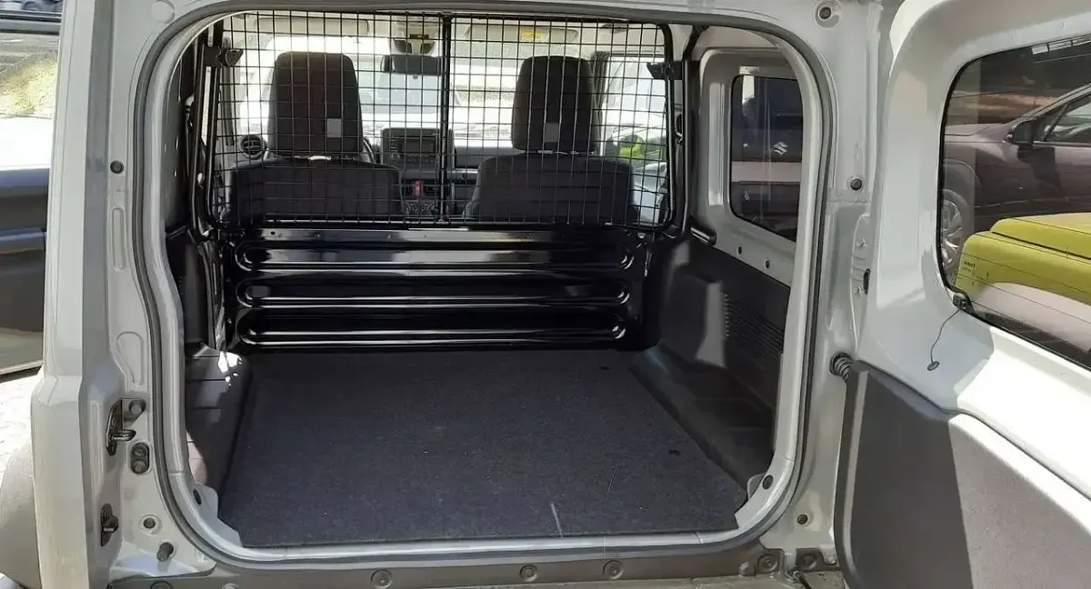Gebraucht Suzuki Jimny Comfort 102 PS (75 kW) 2023 Grau SUV