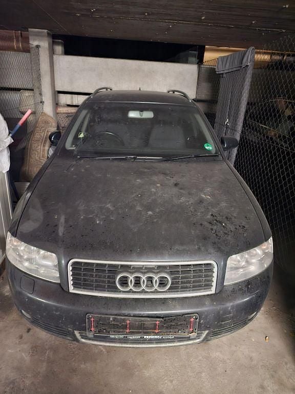 Schwarz Gebraucht 2003 Audi A4 Performance Kombi | 999 € (Superpreis) - Bild 1/4