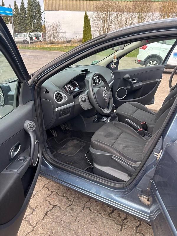 Gebraucht Renault Clio II Expression 101 PS (74 kW) 2010 Kleinwagen