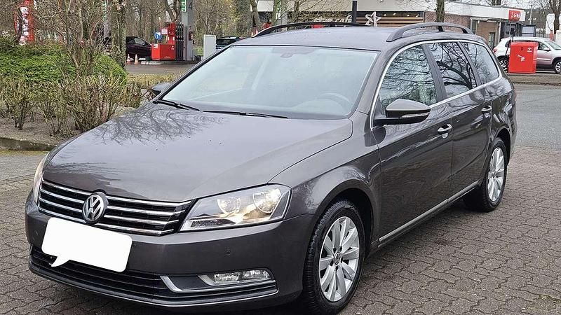 Braun Gebraucht 2014 VW Passat Trendline Limousine | 9.999 € (Fairer Preis) - Bild 1/4