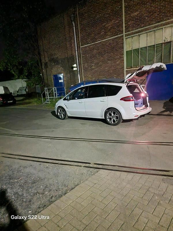 Weiß Gebraucht 2013 Ford S-MAX Van / Kleinbus | 7.800 € (Fairer Preis) - Bild 1/4