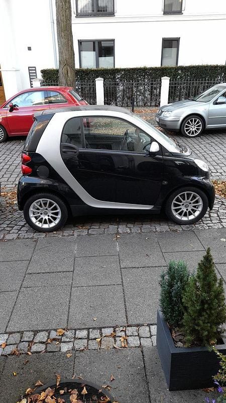 Schwarz Gebraucht 2010 Smart ForTwo Coupé Coupé | 3.350 € (Guter Preis) - Bild 1/2
