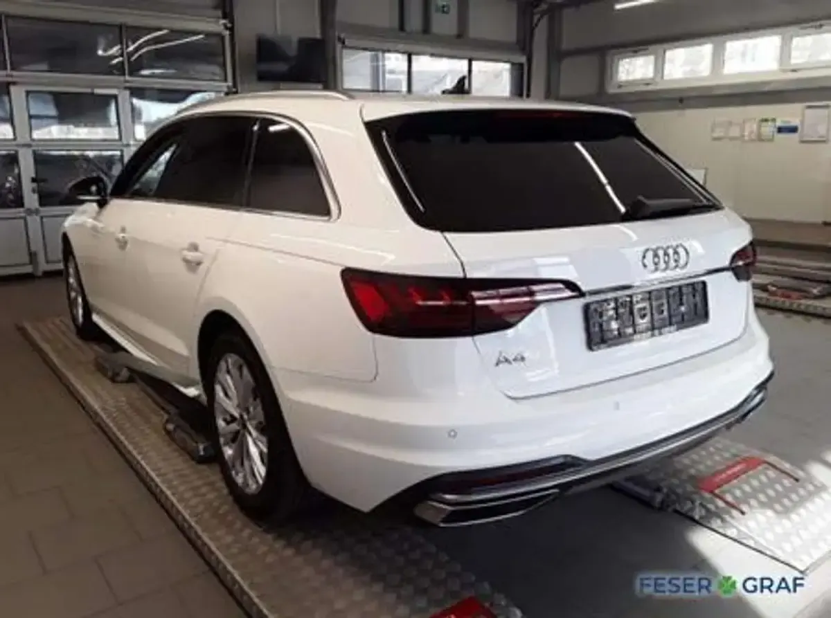 Gebraucht Audi A4 Sport 204 PS (150 kW) 2023 Ibisweiß Kombi