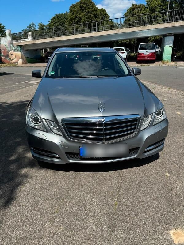 Silber Gebraucht 2011 Mercedes E220 Avantgarde Limousine | 8.000 € (Superpreis) - Bild 1/4