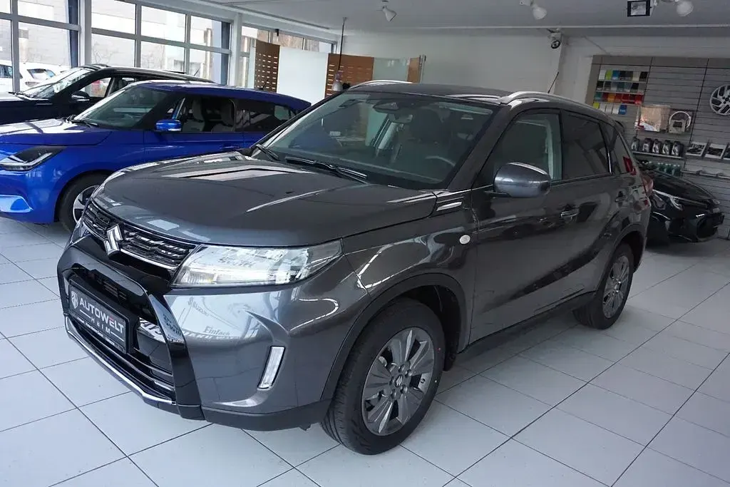 Neu Suzuki Vitara Club 110 PS (80 kW) 2026 Grau SUV