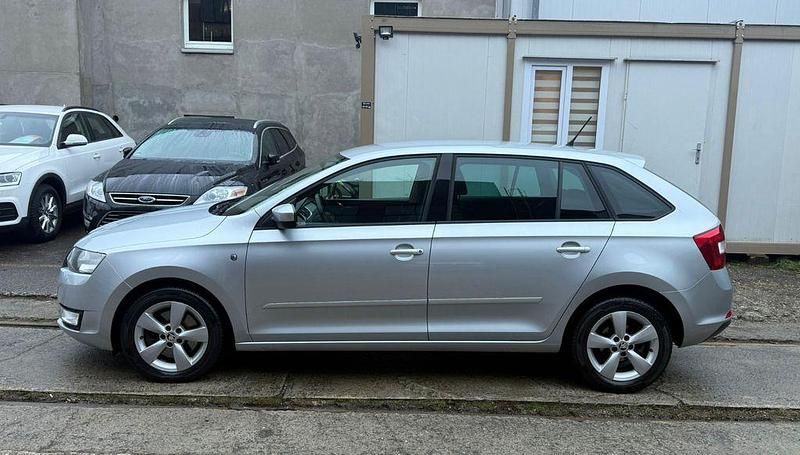 Gebraucht Skoda Rapid Ambition 105 PS (77 kW) 2013 Silber Kleinwagen