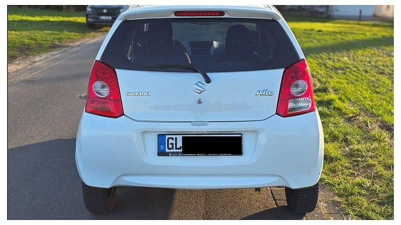 Gebraucht Suzuki Alto Basic 68 PS (50 kW) 2014 Weiß Kleinwagen