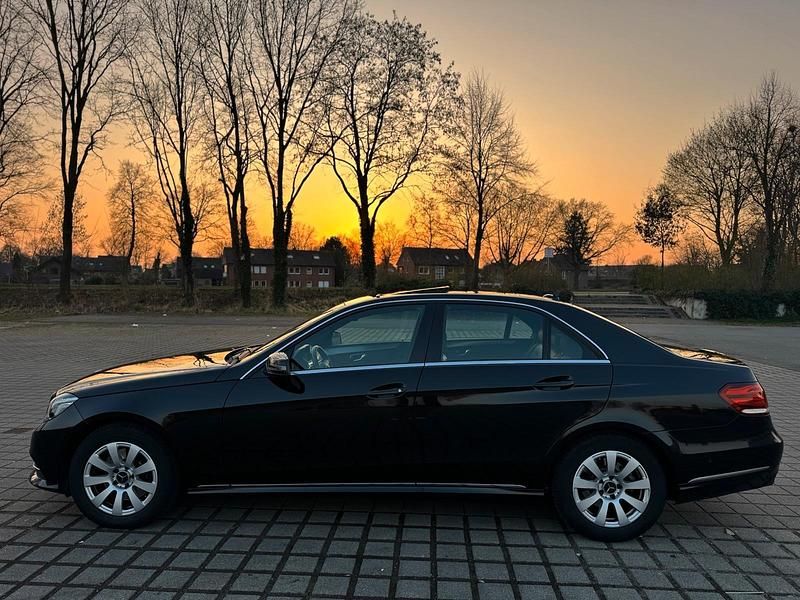 Gebraucht Mercedes E250 204 PS (150 kW) 2015 Schwarz Limousine