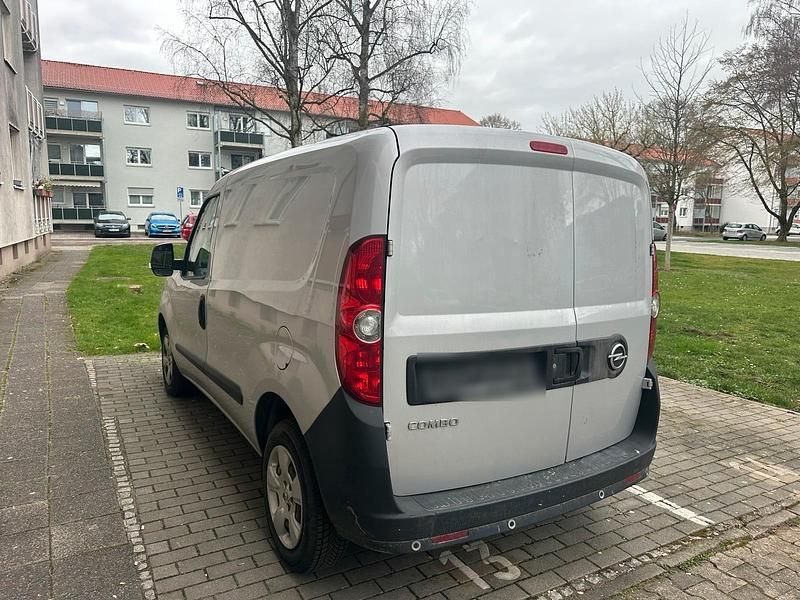 Gebraucht Opel Combo 95 PS (69 kW) 2018 Silber Van / Kleinbus