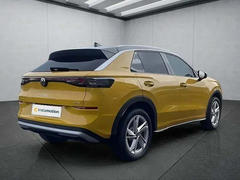 Nowe VW T-Roc Cabriolet 116 KM (85 kW) 2026 Żółty SUV