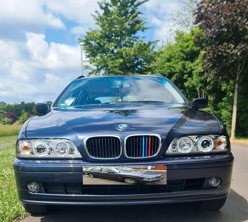 Blau Gebraucht 2002 BMW 520 Kombi | 12.500 € - Bild 1/4
