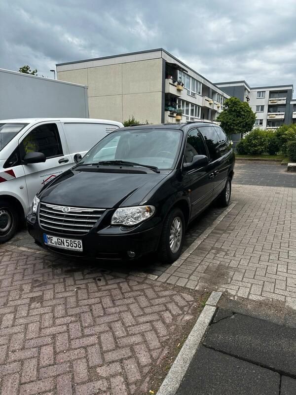 Schwarz Gebraucht 2004 Chrysler Grand Voyager Limited Van / Kleinbus | 2.990 € (Teuer) - Bild 1/4