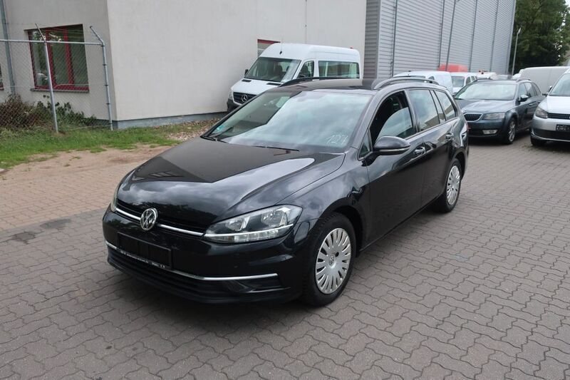 Schwarz Gebraucht 2019 VW Golf VII Comfortline Kombi | 10.900 € (Superpreis) - Bild 1/4