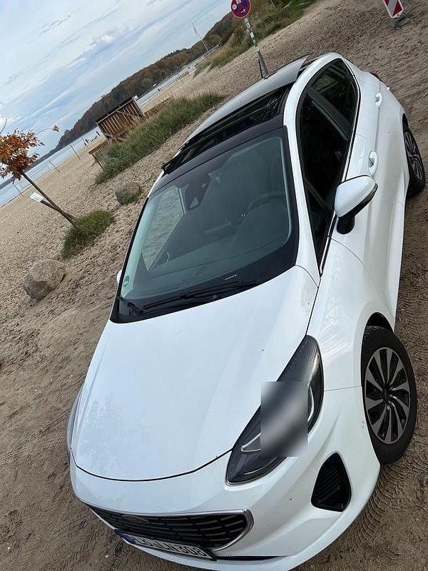 Weiß Gebraucht 2022 Ford Fiesta S Limousine | 14.800 € (Fairer Preis) - Bild 1/4