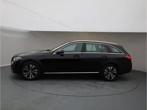 Gebraucht Mercedes C220 197 PS (144 kW) 2024 Unilack schwarz Limousine