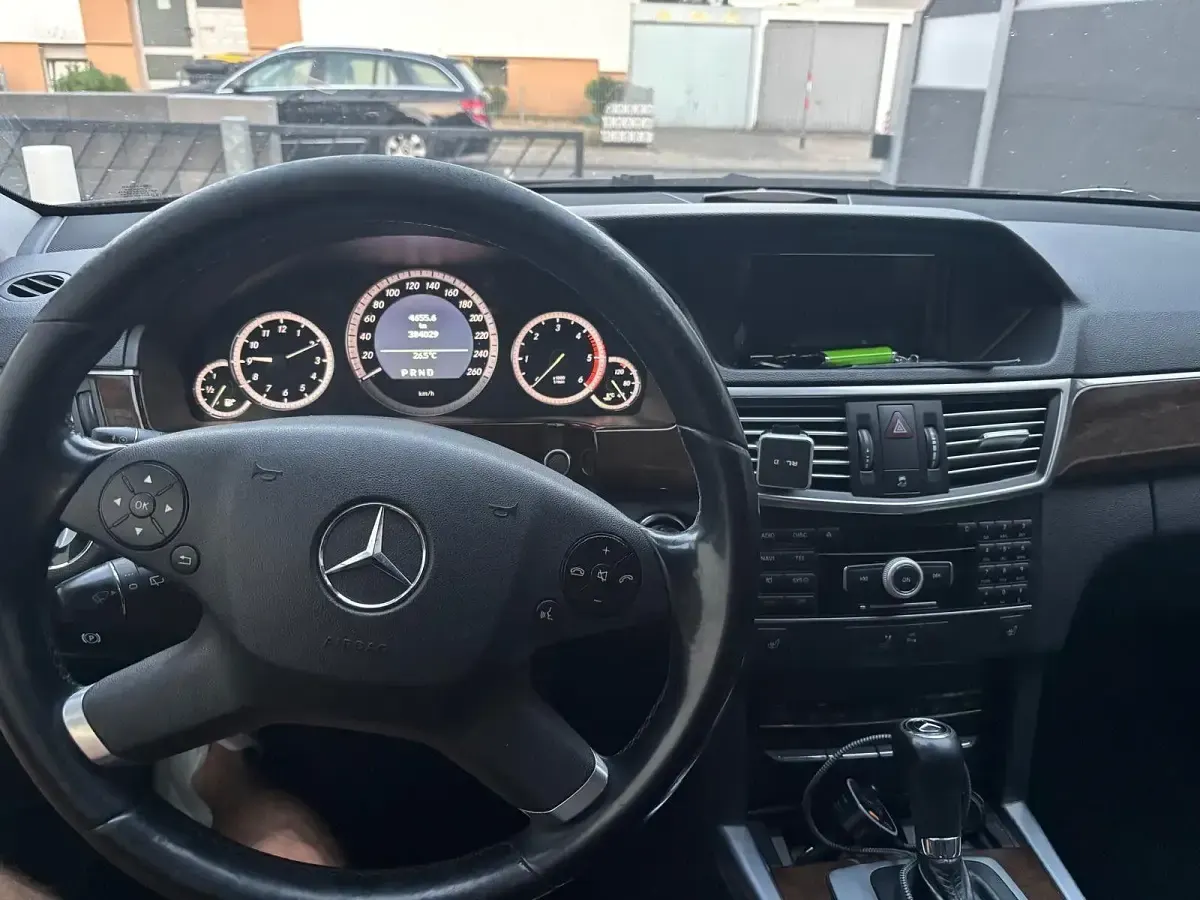 Gebraucht Mercedes E220 170 PS (125 kW) 2010 Schwarz Kombi