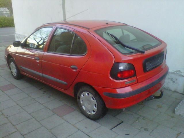 Gebraucht Renault Mégane 75 PS (55 kW) 1997 Rot Limousine