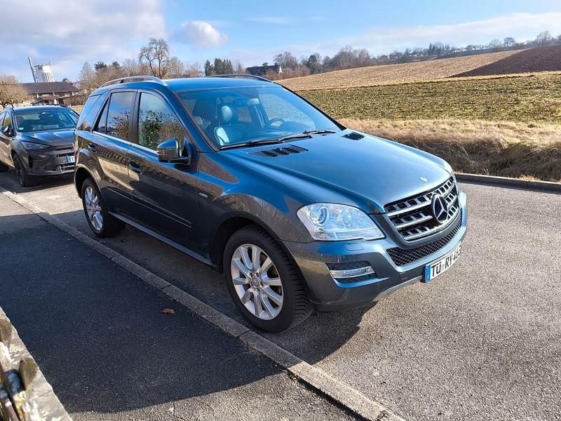Gebraucht Mercedes ML300 204 PS (150 kW) 2011 Grau SUV