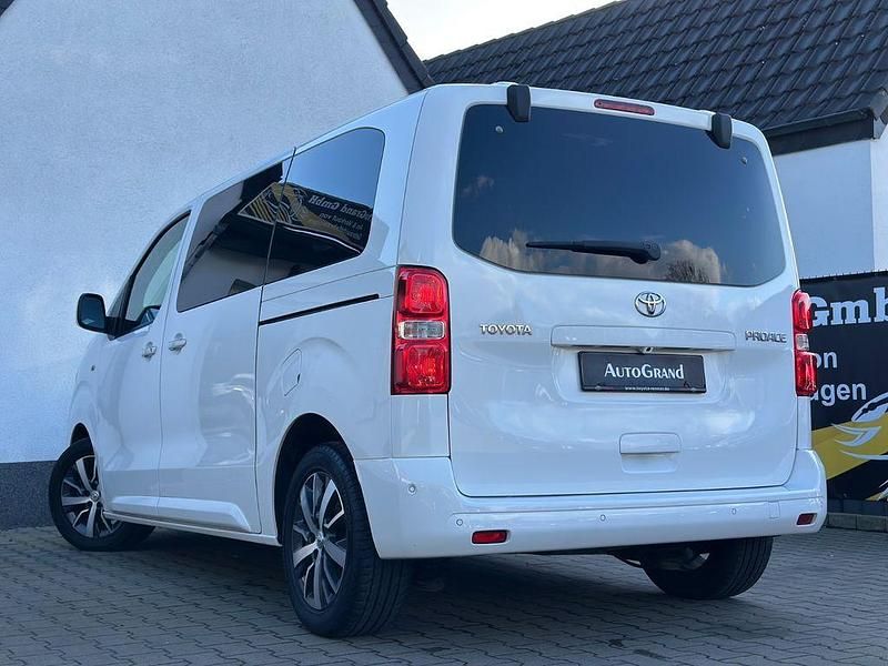 Gebraucht Toyota Proace Verso Executive 150 PS (110 kW) 2019 Weiß Kombi
