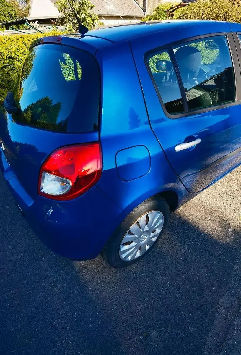 Używany Renault Clio II Expression 75 KM (55 kW) 2010 Niebieski Hatchback