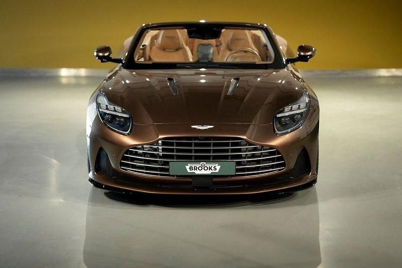 Gebraucht Aston Martin DB12 681 PS (500 kW) 2024 Braun Cabrio