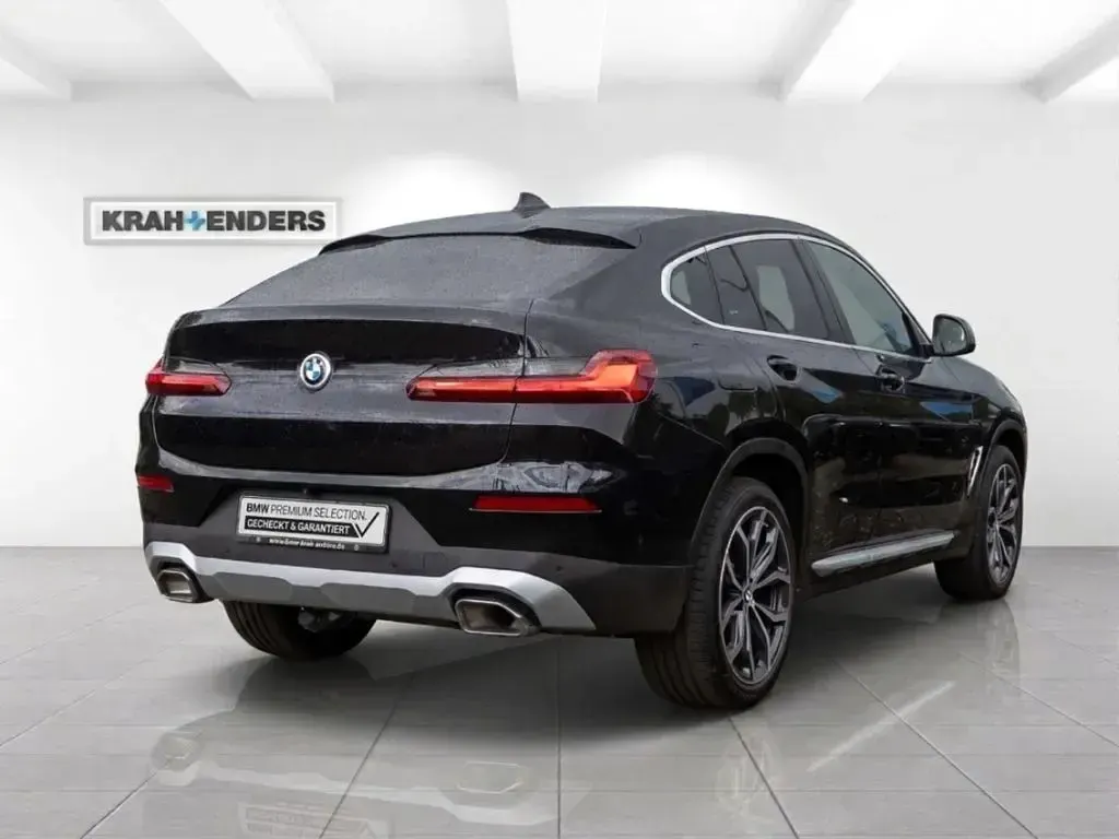 Gebraucht BMW X4 Performance 190 PS (139 kW) 2022 Black sapphire metallic (schwarz) SUV