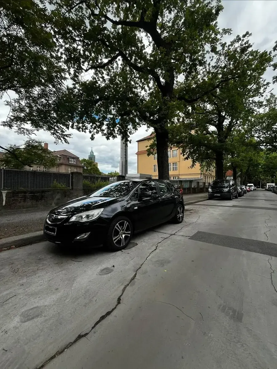 Gebraucht Opel Astra 87 PS (63 kW) 2010 Schwarz Kleinwagen