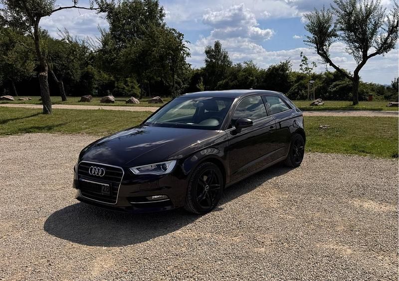 Braun Gebraucht 2014 Audi A3 Attraction Coupé | 8.900 € (Superpreis) - Bild 1/4