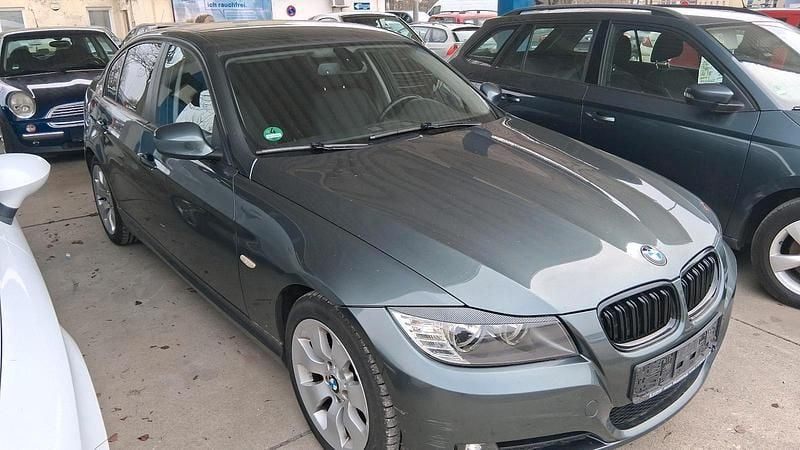 Second-hand BMW 318 143 CP (105 kW) 2009 Verde Berlinǎ