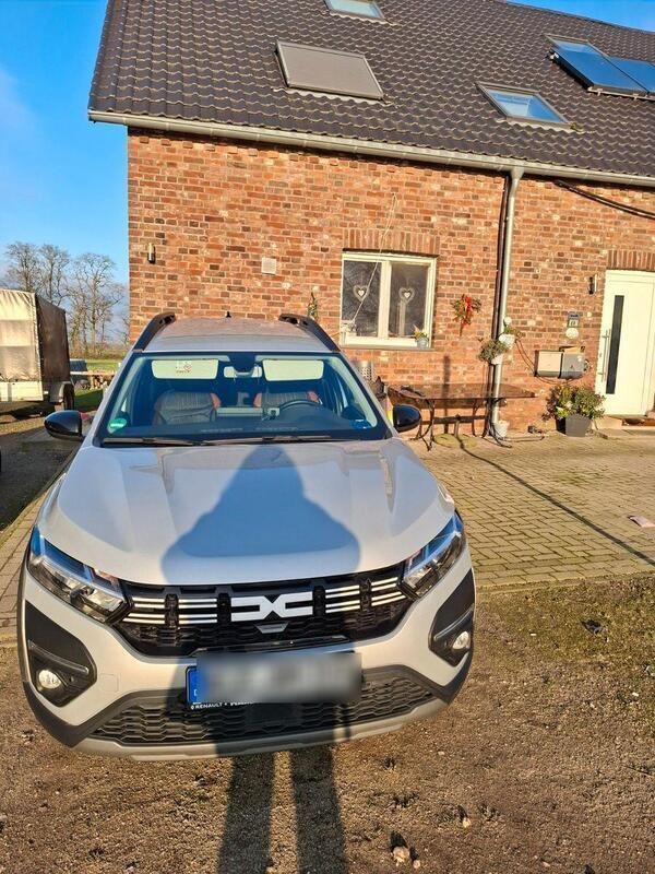 Silber Gebraucht 2022 Dacia Jogger Extreme Kombi | 14.500 € - Bild 1/4