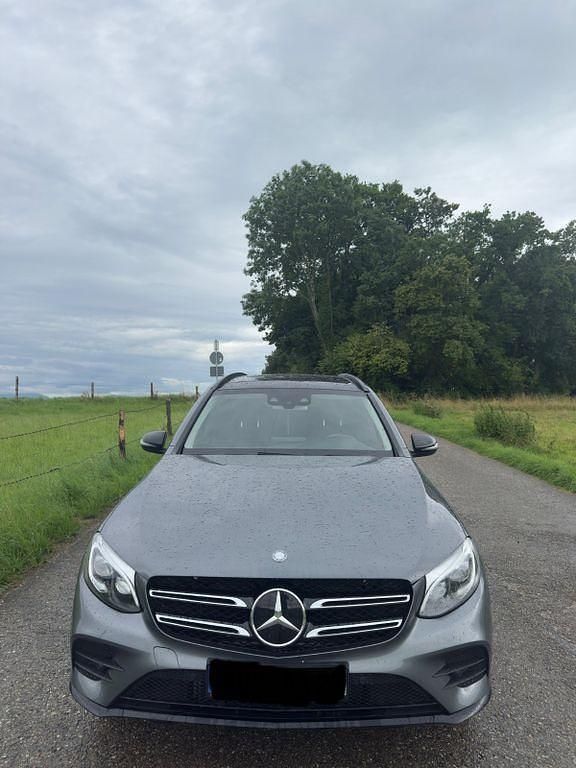 Grau Gebraucht 2015 Mercedes GLC250 AMG line SUV | 22.999 € (Fairer Preis) - Bild 1/4
