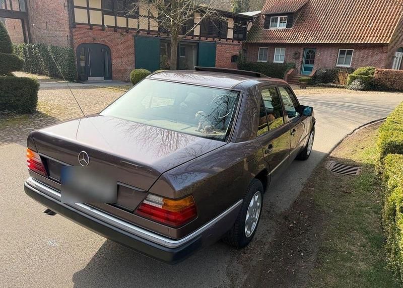 Second-hand Mercedes E260 160 CP (117 kW) 1990 Andere farben Berlinǎ
