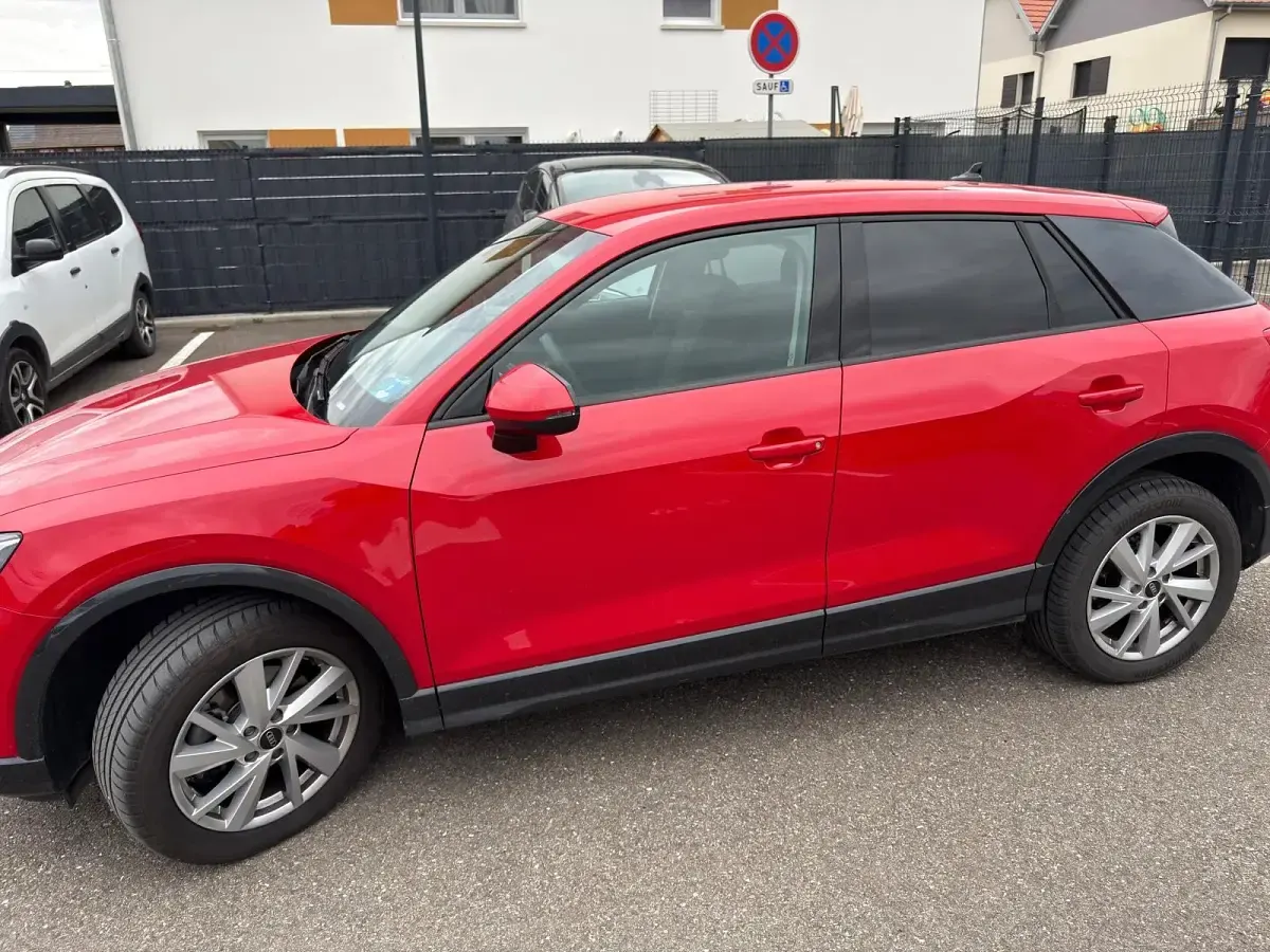 Gebraucht Audi Q2 Advanced 150 PS (110 kW) 2024 Rot SUV