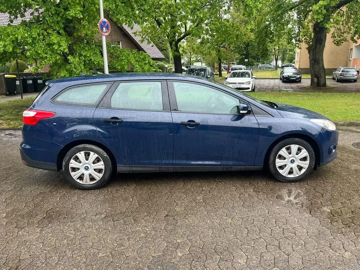 Używany Ford Focus Titanium 125 KM (91 kW) 2014 Niebieski Kombi