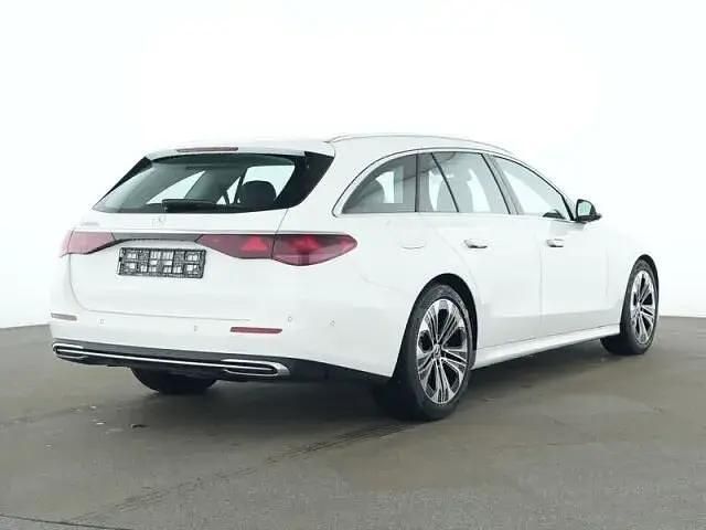 Usado Mercedes E220 Avantgarde 197 CV (144 kW) 2025 Blanco Familiar