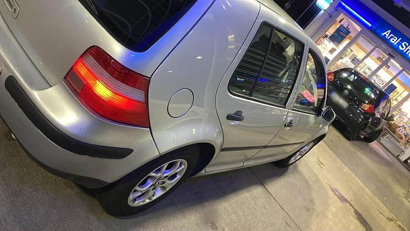 Gebraucht VW Golf IV 2003 Silber Kleinwagen